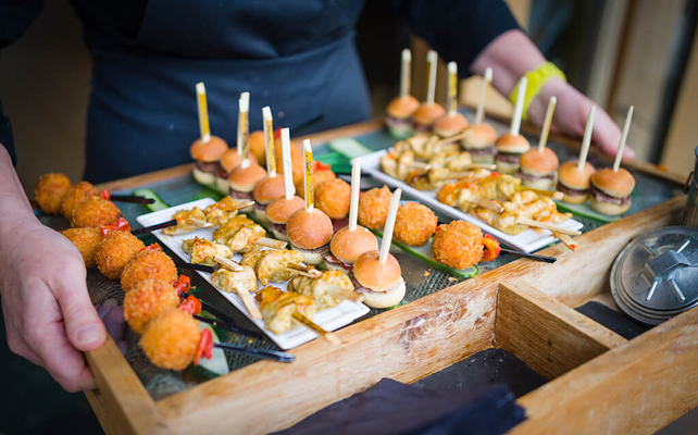 идеи для летнего свадебного меню, канапе для свадебного банкета, фуршета