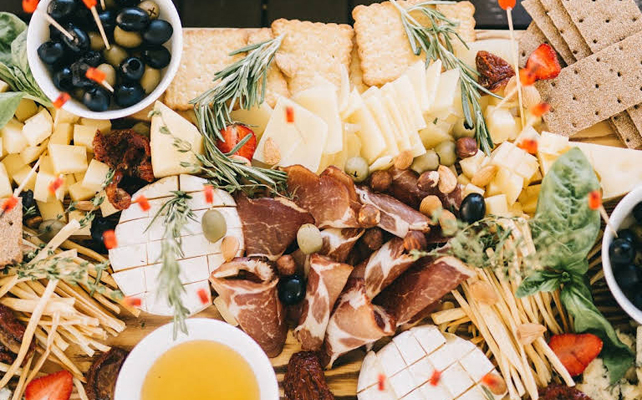 идеи для летнего свадебного меню, фермерские продукты для свадебного банкета, фуршета