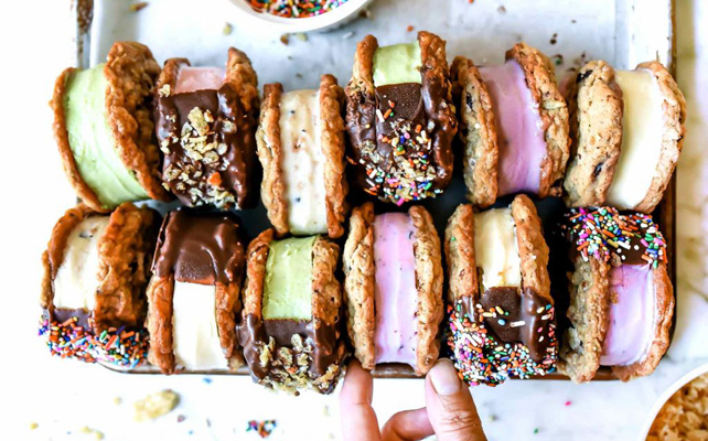  идеи для летнего свадебного меню, сэндвич с мороженым для свадебного банкета, фуршета