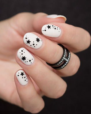 модный маникюр 2021, чёрно-белый маникюр для невесты 
