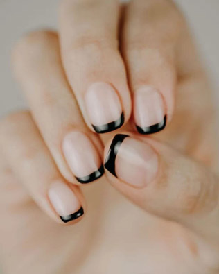 модный маникюр 2021, чёрно-белый маникюр для невесты 