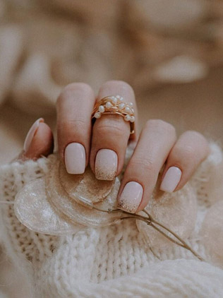 модный маникюр 2021, маникюр для невесты в стиле минимализм 