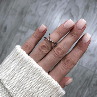 модный маникюр 2021, маникюр для невесты в стиле минимализм 