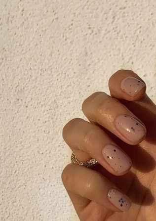 модный маникюр 2021, маникюр для невесты в стиле минимализм 