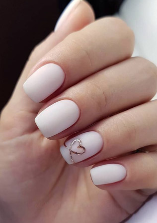 модный маникюр 2021, маникюр для невесты в стиле минимализм 