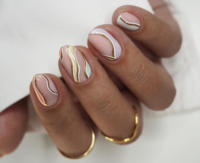 модный маникюр 2021, креативный маникюр для невесты 