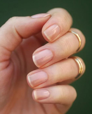 модный маникюр 2021, прозрачный маникюр для невесты 