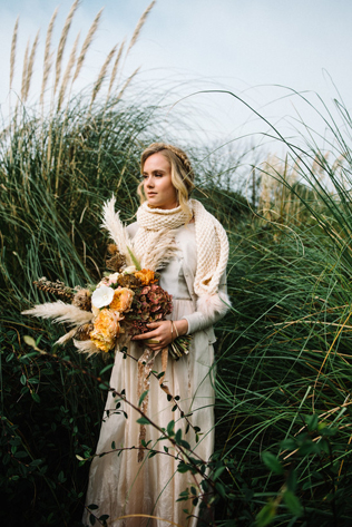 вязаная свадьба, зимний образ невесты, вязаный шарф в образе невесты 