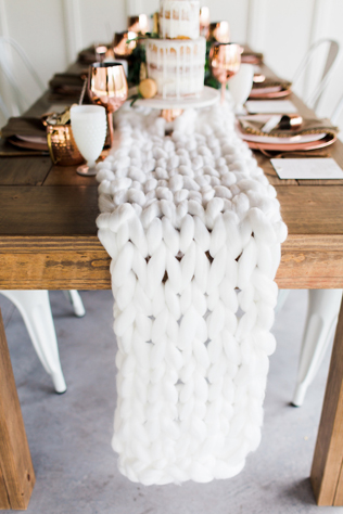 вязаная свадьба, вязаный раннер на стол 