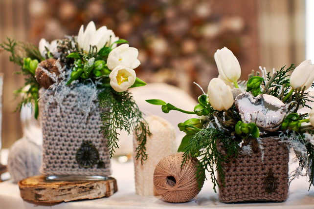 вязаная свадьба, вязаные чехлы на вазы 