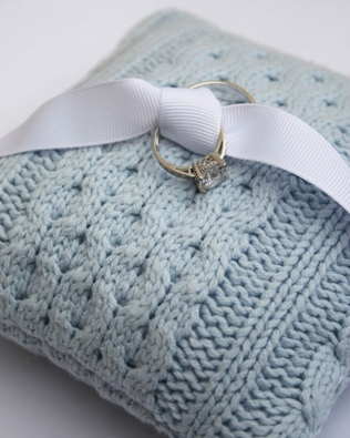 вязаная свадьба, вязаная подушечка для колец 