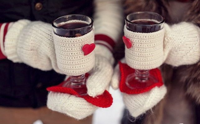  вязаная свадьба, вязаные чехлы на стаканы 