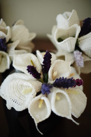  вязаная свадьба, вязаные букетики для подружек невесты 