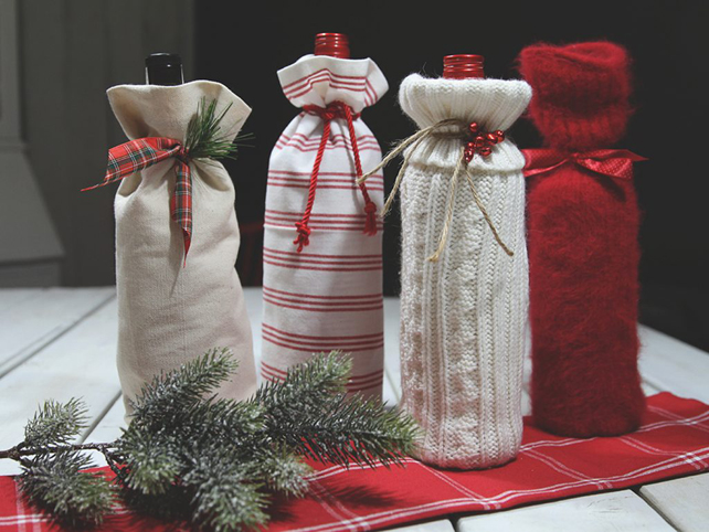  вязаная свадьба, комплименты для гостей на зимней свадьбе - чехлы на бутылки