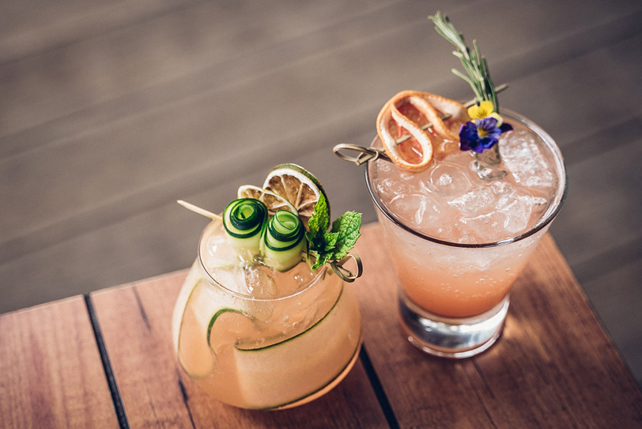 свадьба у бассейна, лимонад на летней свадьбе 