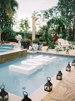 свадьба у бассейна, флористика и декор 