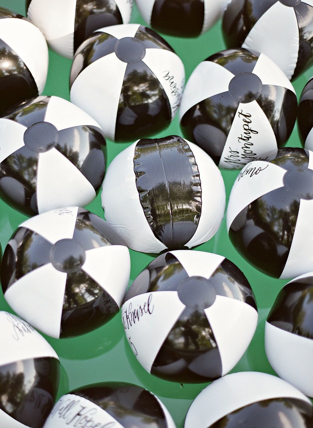 свадьба у бассейна, подарки для гостей 