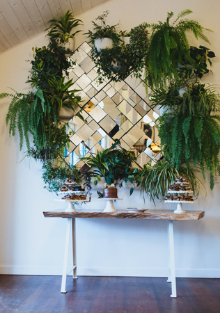 зеркало в свадебном декоре, зеркальный кенди-бар 