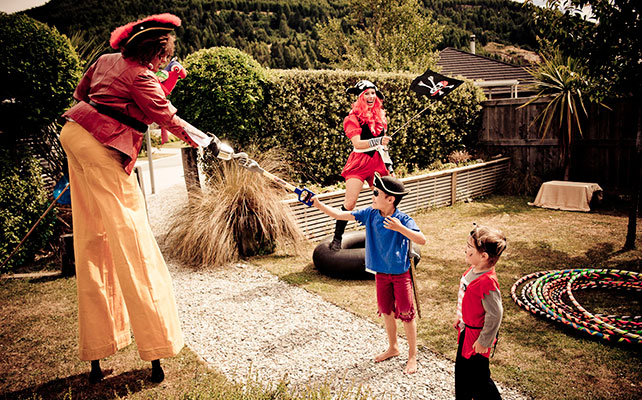 12 идей для незабываемой свадьбы, аниматоры для детей на свадьбе