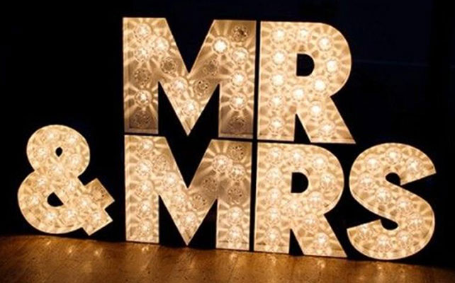12 идей для незабываемой свадьбы, светящиеся буквы