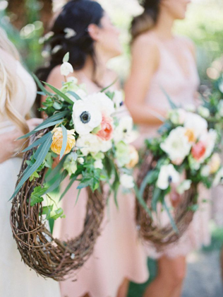 чем заменить букет подружки невесты, цветочные кольца 