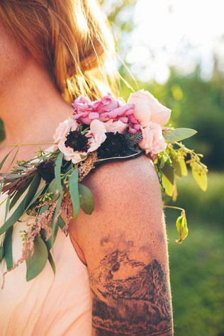 чем заменить букет подружки невесты, цветочная деталь платья 