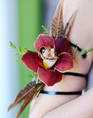 чем заменить букет подружки невесты, цветочный браслет 