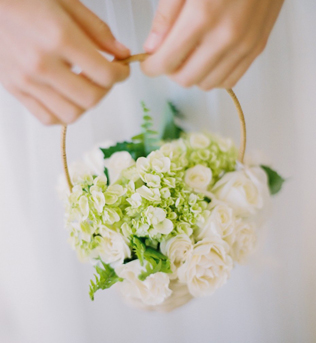 чем заменить букет подружки невесты, цветочные кольца 