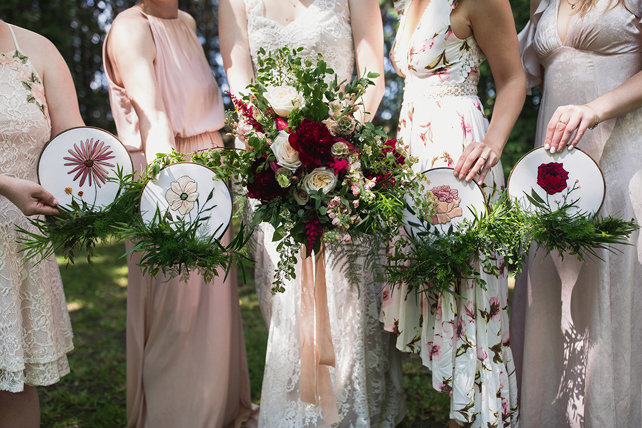 чем заменить букет подружки невесты, пяльцы с сухими цветами 