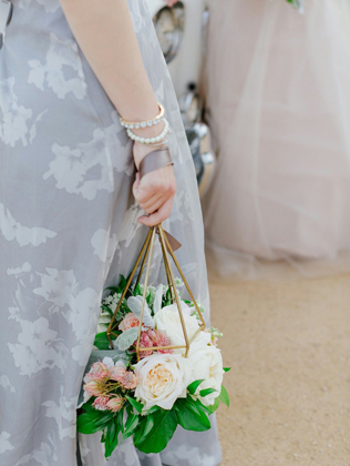 чем заменить букет подружки невесты, цветы в геометрических фигурах 