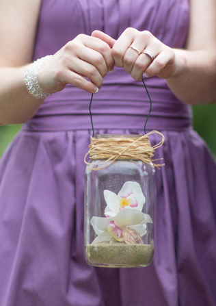 чем заменить букет подружки невесты, цветы в винтажных фонарях 