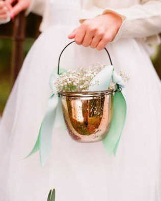 чем заменить букет подружки невесты, корзинка с цветами 