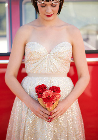 зимняя свадьба в белом, красном и золотом цвете 