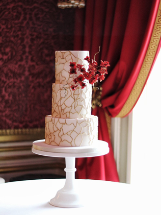 зимняя свадьба в белом, красном и золотом цвете 