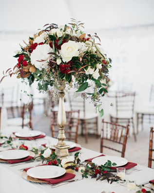 зимняя свадьба в винном, зеленом и кремовом цвете 