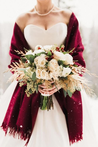 зимняя свадьба в винном, зеленом и кремовом цвете 