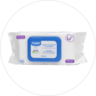 Влажные платочки в сумке подружки невесты