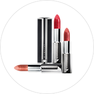 Помада и блеск для губ в сумке подружки невесты