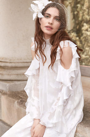 свадебные платья 2022, свадебное платье с открытыми плечами 