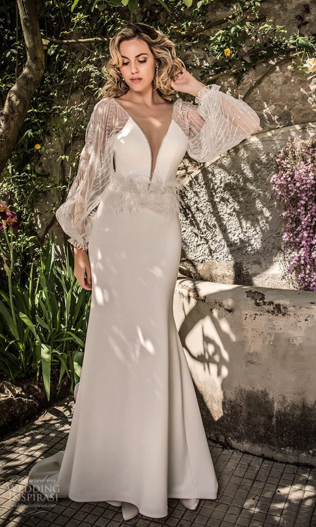 свадебные платья 2022, платье с глубоким декольте 