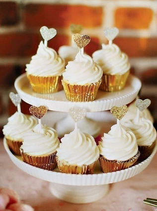 чем заменить торт на свадьбе, пирамида из капкейков 