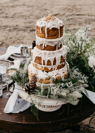 чем заменить торт на свадьбе, торт из булочек с корицей синнабон 