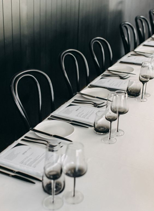 Черные столовые приборы