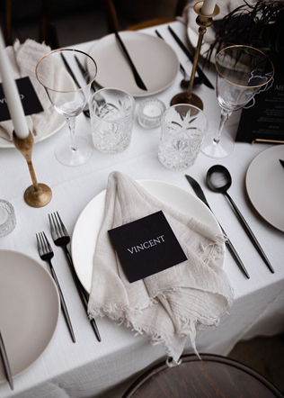 Черные столовые приборы