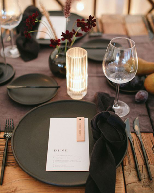 Черные тарелки