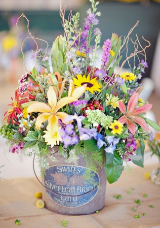 тренды свадебной флористики 2021, полевые цветы в декоре свадьбы 