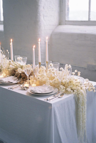 тренды свадебной флористики 2021, выбеленные цветы в декоре свадьбы 