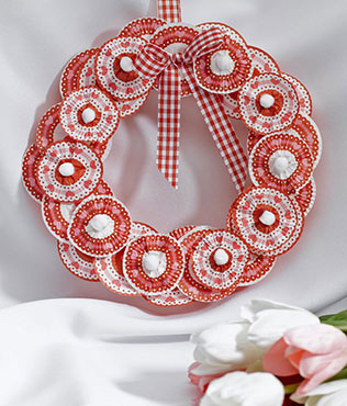 свадебный декор из обёрток для капкейков, венки