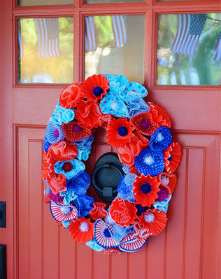 свадебный декор из обёрток для капкейков, венки