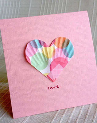 свадебный декор из обёрток для капкейков, приглашения